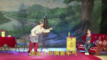 在江苏文化奖的评比现场，艺术家游本昌对贾菊兰说感谢她带来的好节目。 #p#分页标题#e#