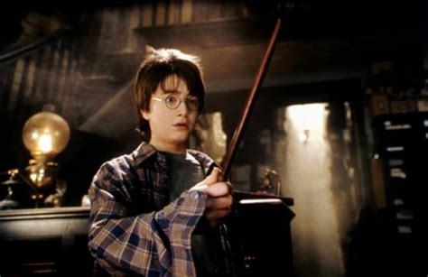 《哈利·波特与魔法石》曝“入学通知”版预告 八大角色海报重燃20年魔法梦 _TOM明星