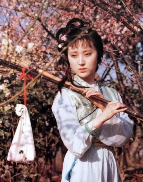《花仙子》40年：变身美少女带来的百科全书_凤凰网