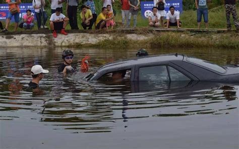 车辆落水后，为什么很多人却逃不出来呢？