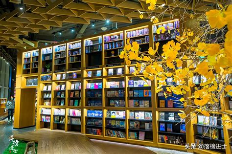 钟书阁：重庆最美书店 层层书架构造"盗梦空间"