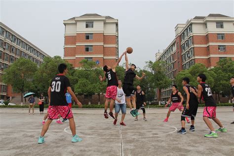 2020年度秋季校园篮球赛拉开序幕-衡阳市潇湘卫生中等专业学校