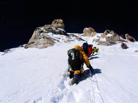 雪山之巅美丽的大自然高清图片下载-正版图片503471696-摄图网