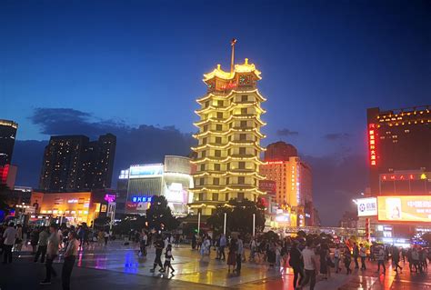 郑州最繁华的街道，堪称当地商业街鼻祖，更与王府井、南京路齐名__财经头条