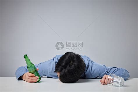 醉酒男生头像图片