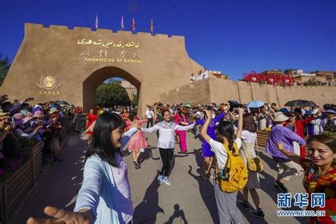 【新疆是个好地方】喀什开城仪式上的游客 - 天府摄影 - 天府社区