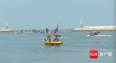 惊险！海南一渔船遇风浪沉没，所幸32名船员全部获救_凤凰网视频_凤凰网