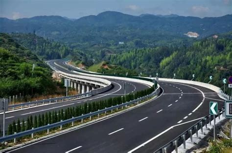中国最不可思议的高速公路，每公里造价1亿元，总花费高达200多亿_高速公路_造价_高达