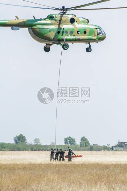 解放军有人无人协同作战成常态：武装直升机加持“战场天眼”_无人机