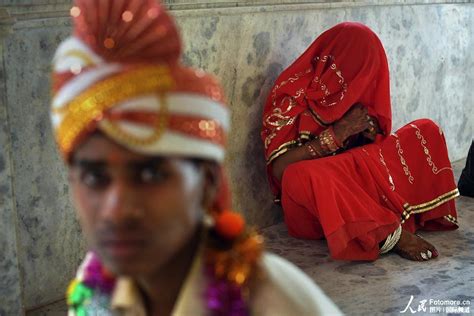 印度童婚 11岁的男童和5岁女童进行婚礼_凤凰网视频_凤凰网