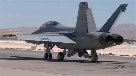 美国空军F18f超级大黄蜂飞机高清摄影大图-千库网