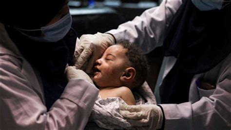 以色列空袭加沙难民营医护捶墙痛哭2个月大婴儿幸存成孤儿_高清1080P在线观看平台_腾讯视频