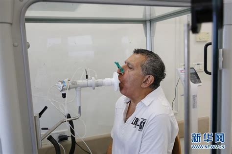 以色列：新冠康复患者接受肺部检查_时图_图片频道_云南网