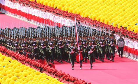 回顾：1984年国庆大阅兵，28种中国自行研制的武器装备集体亮相_凤凰网视频_凤凰网