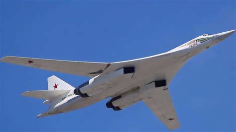 白天鹅归来！俄军接受首架全新图160轰炸机，全部国产_凤凰网视频_凤凰网