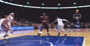 篮球GIF：詹姆斯战斧暴扣，视觉霸气十足