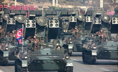 朝鲜展示新洲际导弹：研发能力绝非简单刷漆换壳水平_手机新浪网