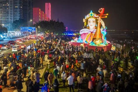 湖北宜昌：新春灯会耀峡江-人民图片网