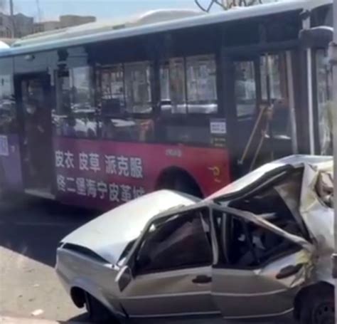 疑似失控？沈阳一公交车先撞轿车又撞厢货，致1人死亡，2人受伤！