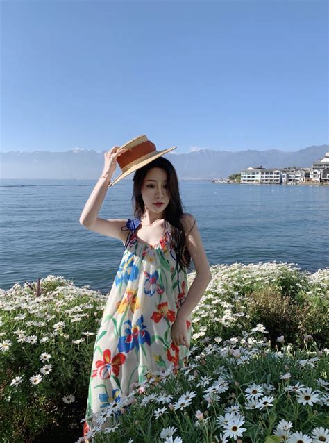 2022海边度假沙滩裙女夏季新款印花吊带连衣裙海南旅游拍照长裙子-阿里巴巴