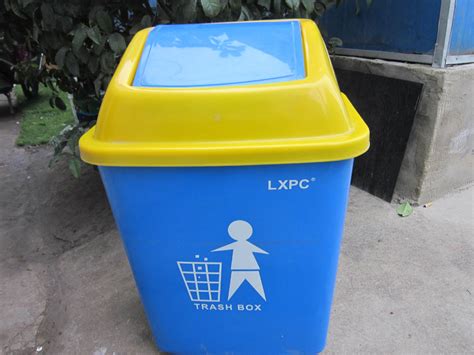 环卫垃圾桶-梅州80升塑胶垃圾桶厂家直销全新塑料加厚带轮新款80L垃圾桶 新料-...