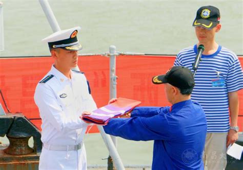 校党委副书记刘紫春为国防教育学院海军士官生做专题报告