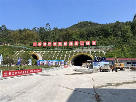 掘进已近2000米 渝遂高速复线缙云山隧道预计今年10月贯通_重庆市人民政府网