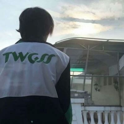 非主流男生侧身头像