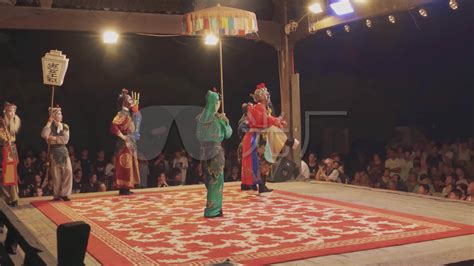 新疆艺术剧院歌舞团赴和硕县开展“访惠聚”文化巡回下乡演出