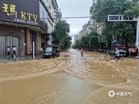 广东连州遭遇强降雨 多地出现水浸街-图片频道
