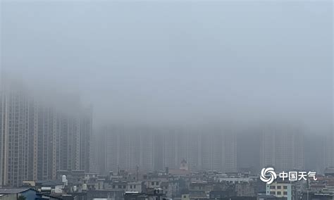 广西玉林雨雾锁城 高楼若隐若现如披轻纱-图片频道