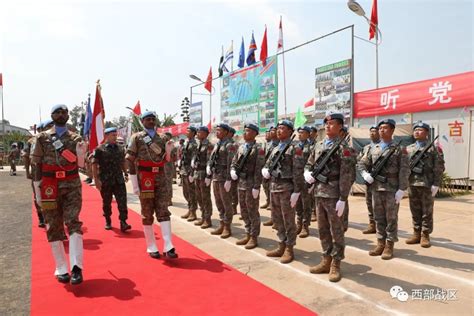 现场！中国赴黎巴嫩维和官兵获和平勋章 正步入场太帅了_手机新浪网