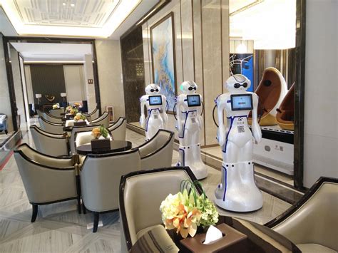 服务机器人迈向“心脑解放”_广州澳博信息科技有限公司_送餐机器人_迎宾机器人_营销广告机器人_服务机器人