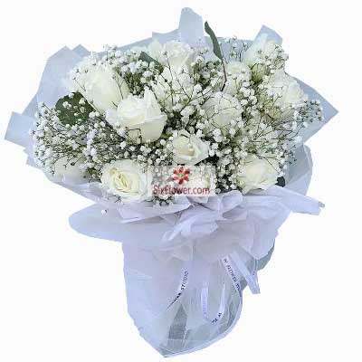 白玫瑰满天星代表什么意思？白玫瑰满天星花束图片-六朵花
