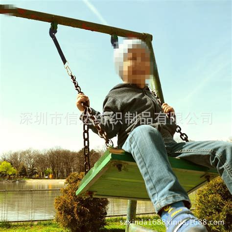 麻绳缠绕的树干高清图片下载_红动中国