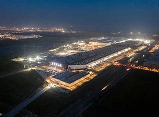 马斯克到访特斯拉上海超级工厂 的图像结果