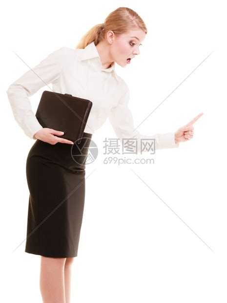 充满愤怒的疯狂女商人老板愤怒的女师挥动手指的女老师被白人孤立工作压力很大高清图片下载-正版图片303965019-摄图网