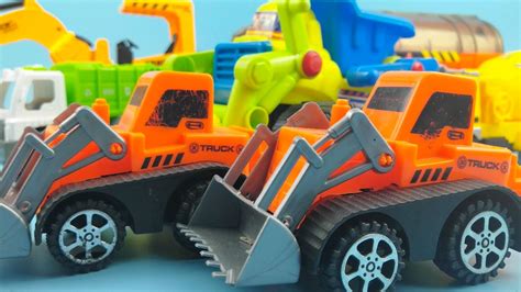 玩具工程车集合，抓斗式挖掘机与原木装载机，是同一种工程车吗_腾讯视频