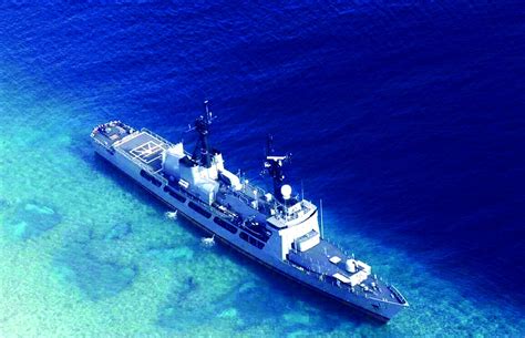 美媒：菲律宾海军已将在中国南海半月礁搁浅军舰拖走_手机新浪网