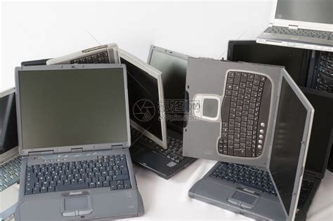 由废弃笔记本电脑的再生塑料制成的Evolve椅子 - 普象网