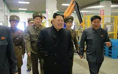 朝鲜再次举行夜间阅兵式 潜射战略导弹亮相