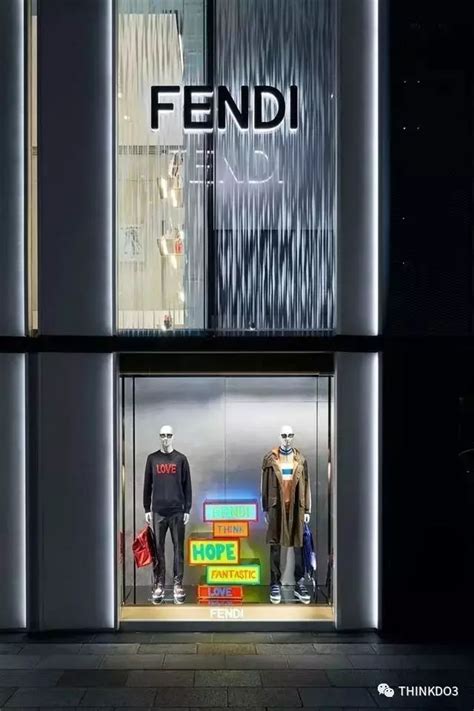 芬迪Fendi设计风格多变+性感+高贵的品牌橱窗文化