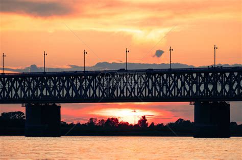 日落时在阿穆尔河上桥俄罗斯高清图片下载-正版图片506161146-摄图网