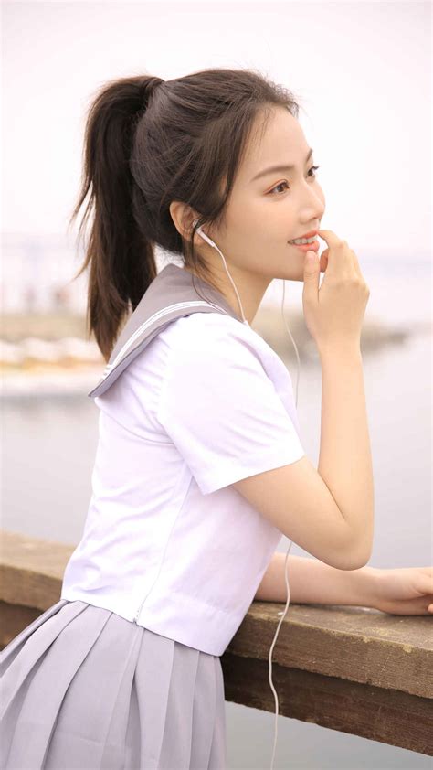 女学生扎马尾辫图片