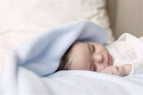 婴儿第三个月睡眠时间（宝宝犯困分三个阶段）-幼儿百科-魔术铺