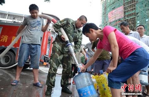广西恭城县遭暴雨袭击全城停水 民众排队取水——人民政协网