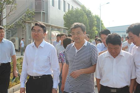 郑州市市委副书记周富强一行到南阳新村街道调研铁路小区存在问题-大河新闻