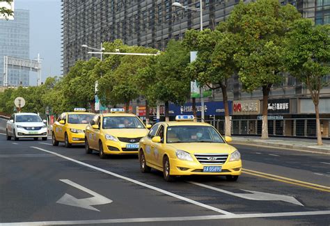 首批纯电动新能源出租车亮相牛城-新浪汽车