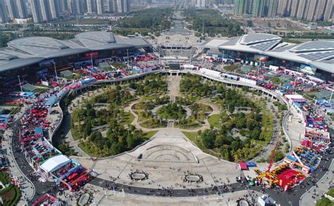 俯瞰武汉地标建筑国际博览中心高清图片下载-正版图片500964449-摄图网
