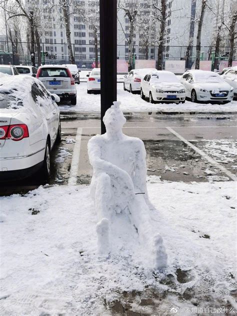 2020北京第一场雪，来看看中国人民大学校园内的雪人